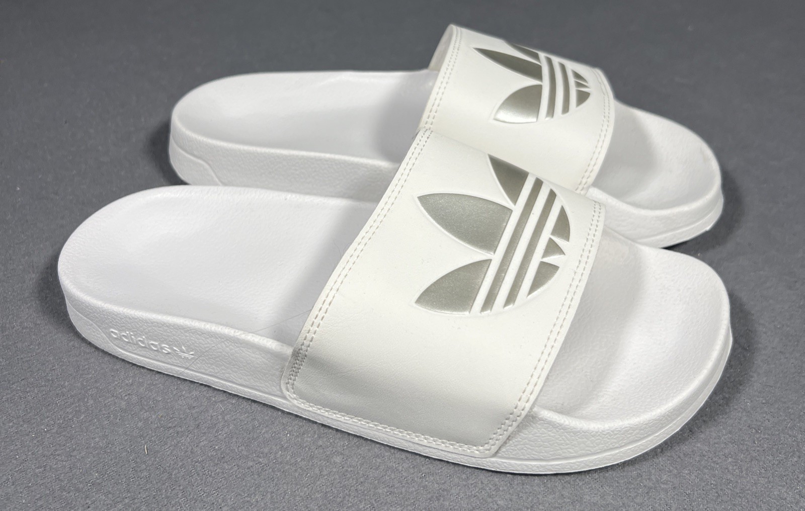 Adidas Adilette Slides Mens 9 White Gray Logo Sandals Comfort Casual Warm Up