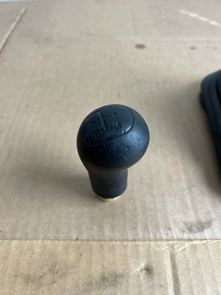 Subaru Impreza 1993-97 perilla de cambio manual y bota de goma OEM GC8 Foto 2 de 4