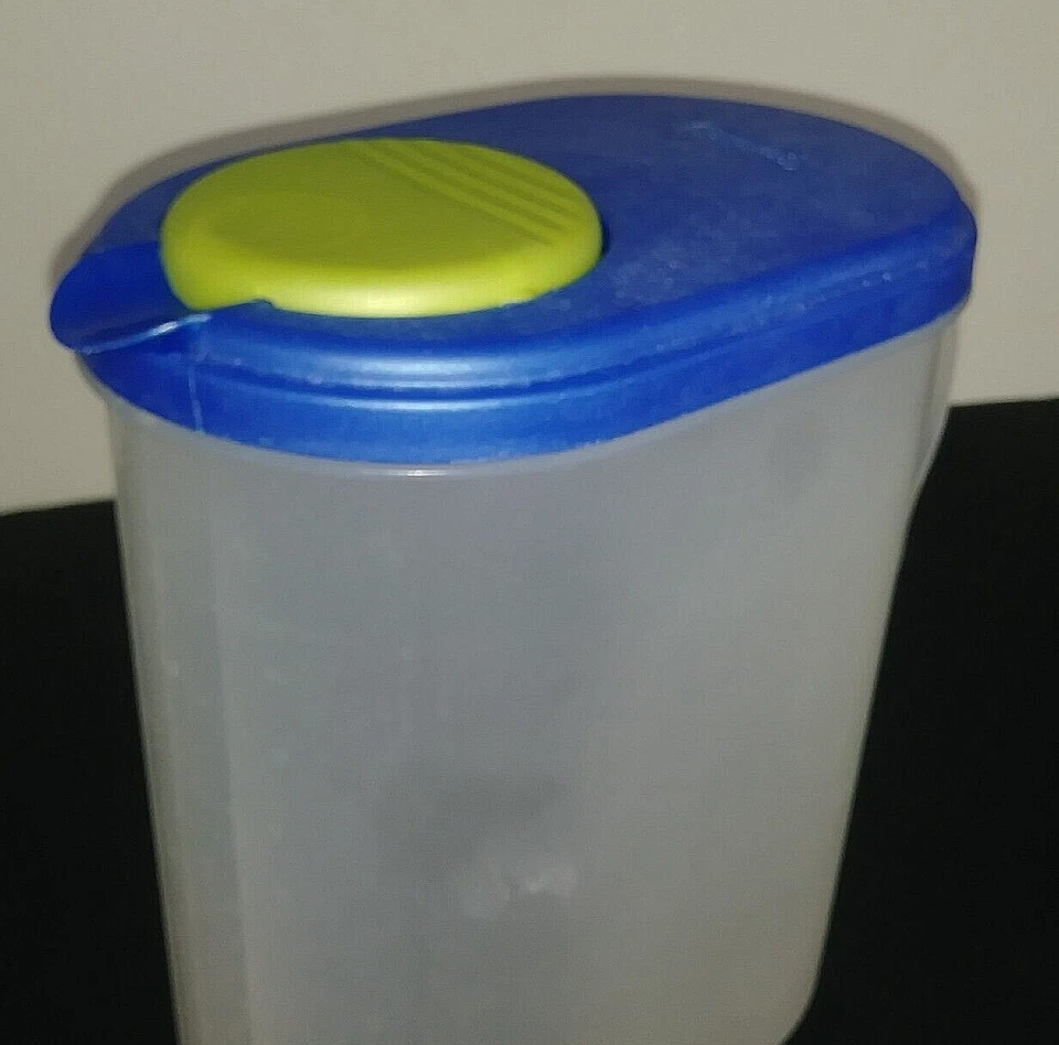 Sterilite Ultra-Seal BPA Free 1-Gallon Drink Pitcher with Blue Lid Grip Handle - Image 4 of 4