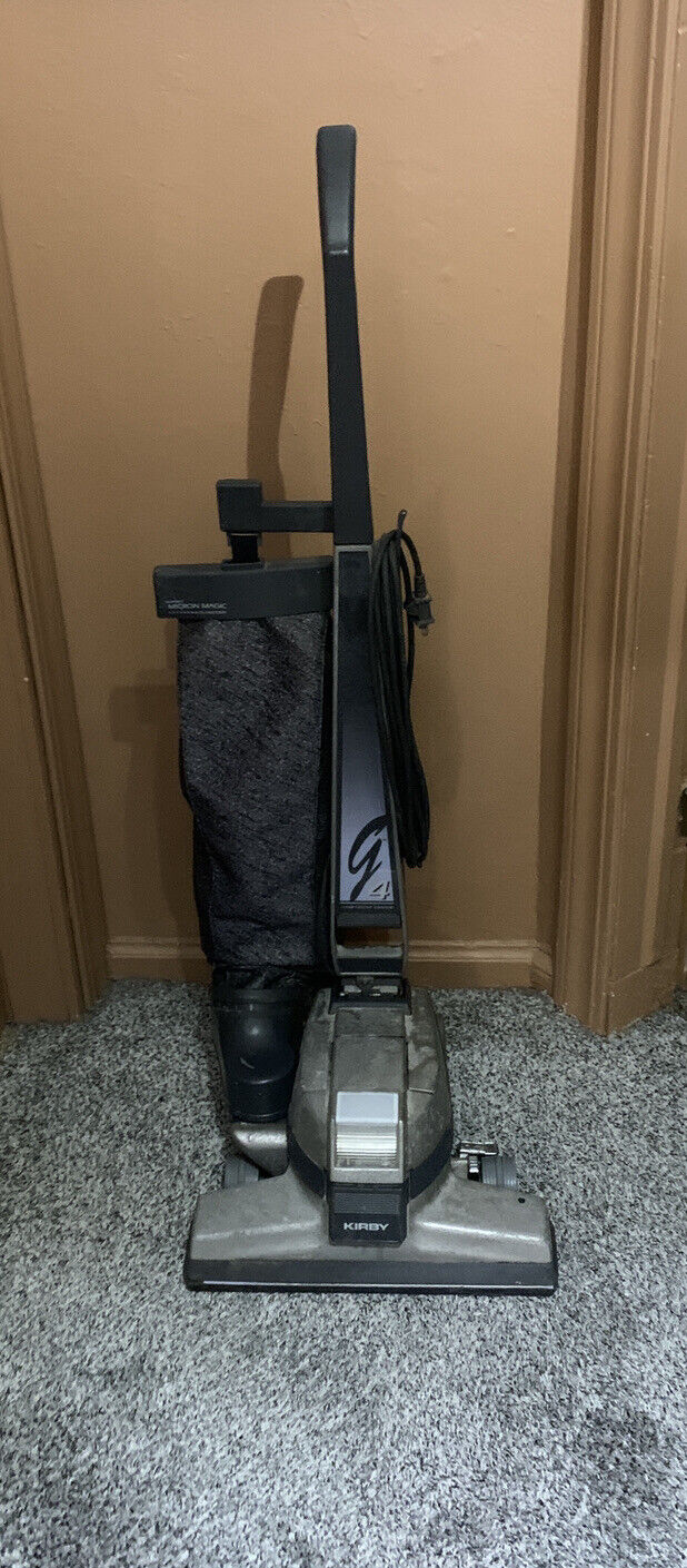 KIRBY VACUUM CLEANER G4 PREOWNED. IN GOOD WORKING CONDITION SEE  DESCRIPTION.