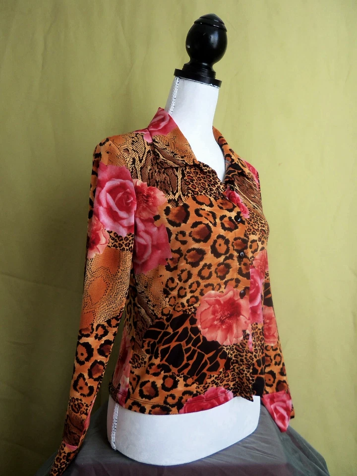 Blusa poliéster estampado floral animal+sin límites años 90 No Boundaries caprichoso. Talla S-M Foto 3 de 4