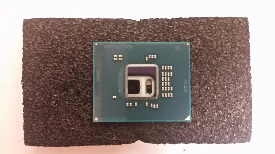 Intel CPU - FH8065501516794 - 2.4GHz 8C - Image 2 of 4