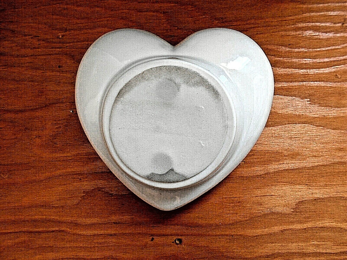 Seth Thomas Ceramic Quartz White Heart Shaped Clock w/Flowers