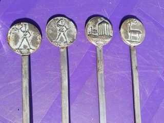 Decorative head metal bbq skewers