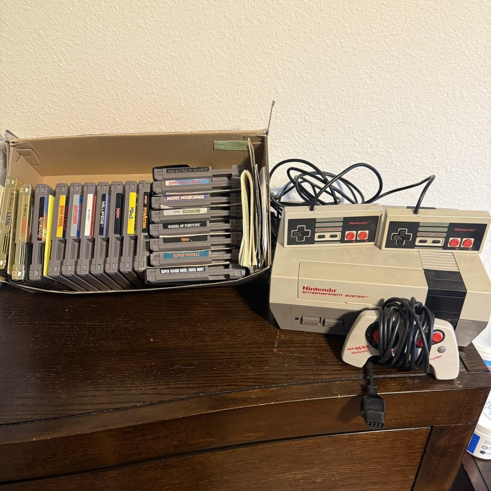 One-Owner Vintage NES Nintendo Lot - 1 Consoles 18 Games 3 controllers Working!