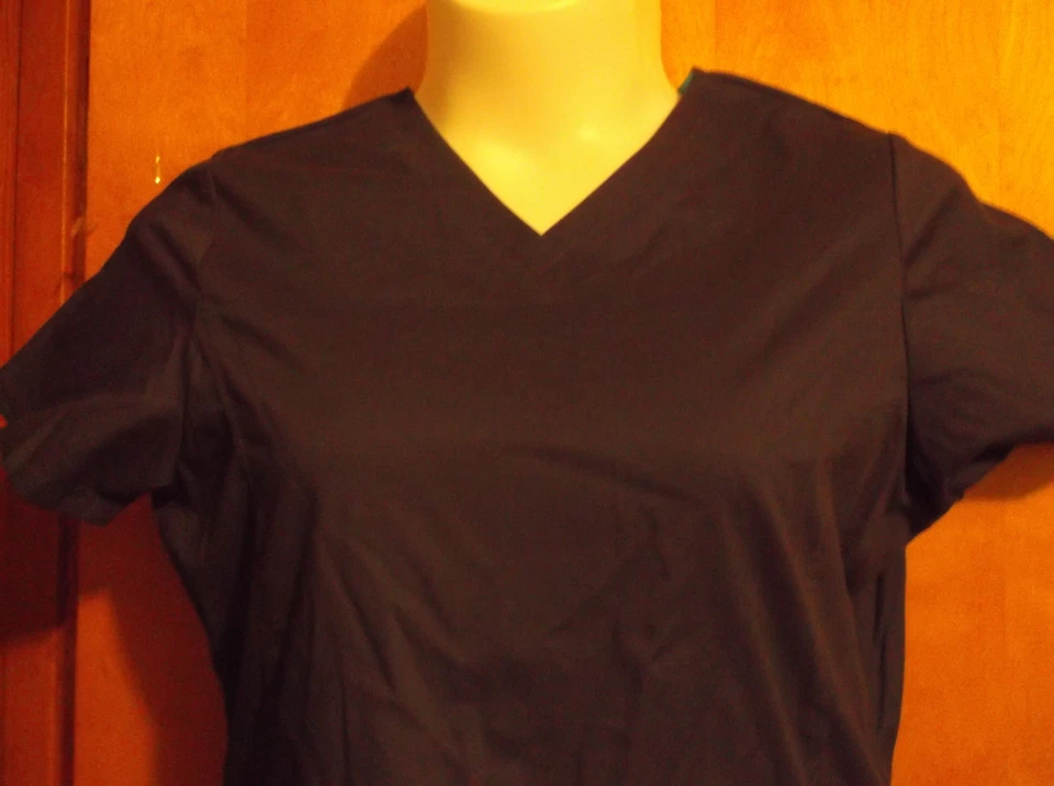 NEW LADY"S "SIMPLY BASIC GRAPE COLORED V' NECK PRINCESS SCRUB TOP..SZ..LARGE - Image 2 of 3