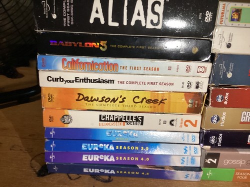 26 DVD Tv show Box Sets lot Mad men,eureka,scrubs,Babylon 5,Seinfeld and More - Picture 3 of 10