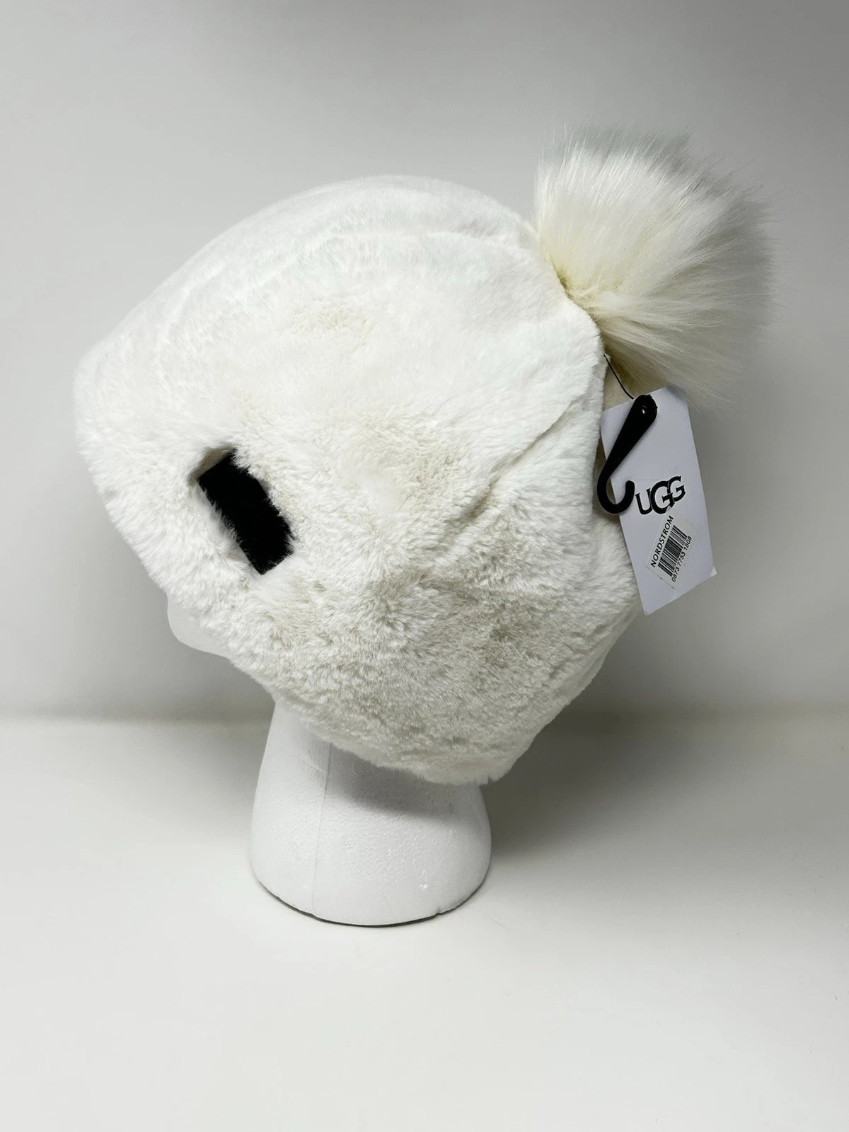 UGG WOMENS FAUX FUR FLEECE BEANIE WITH POM POM, IVORY, ONE SIZE NWT STYLE 20941