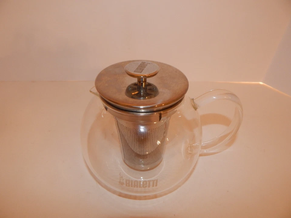 Tetera de vidrio Bialetti - 1 L / 34 OZ - Vidrio transparente y plata - Infusor de acero inoxidable Foto 3 de 4
