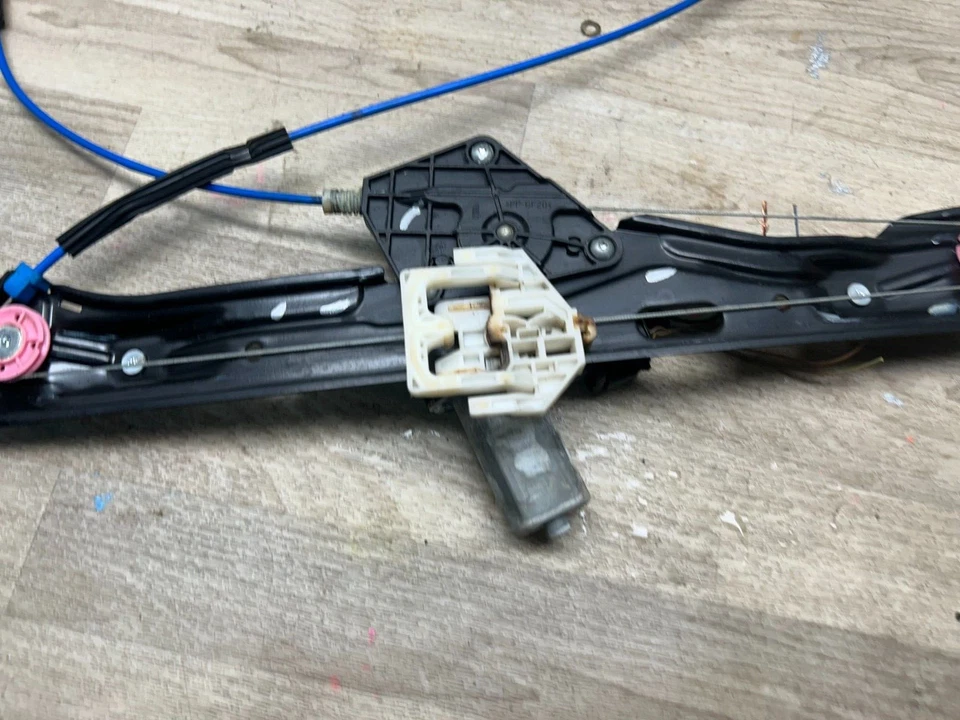 BMW 328I 335I F30 OEM FRONT LEFT DRIVER SIDE WINDOW REGULATOR MOTOR - Image 2 of 4