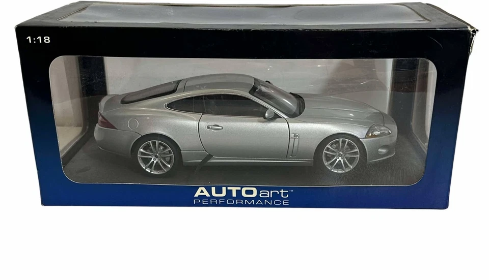Autoart Performance 1:18 2006 Jaguar XK cupé Foto 2 de 4