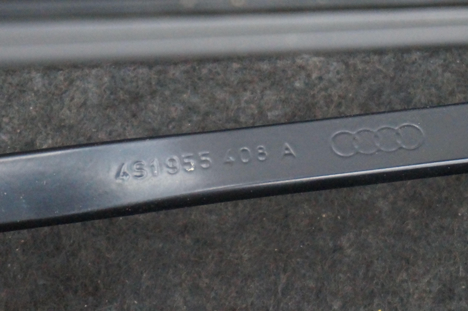 Front Right Passenger Side Windshield Wiper Blade OEM 4S1955408 Audi R8 4S 17-24