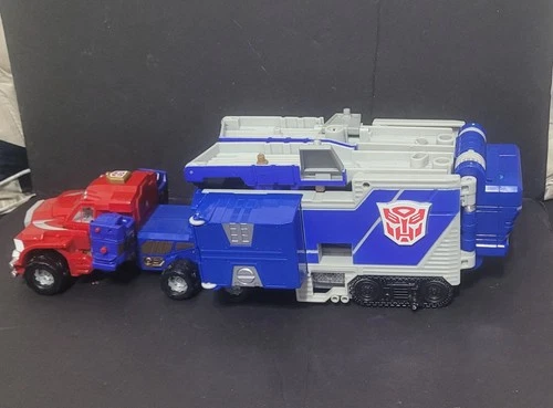 Vintage TAKARA 2001 Transformers  Optimus Prime Red And Blue Truck And Trailer