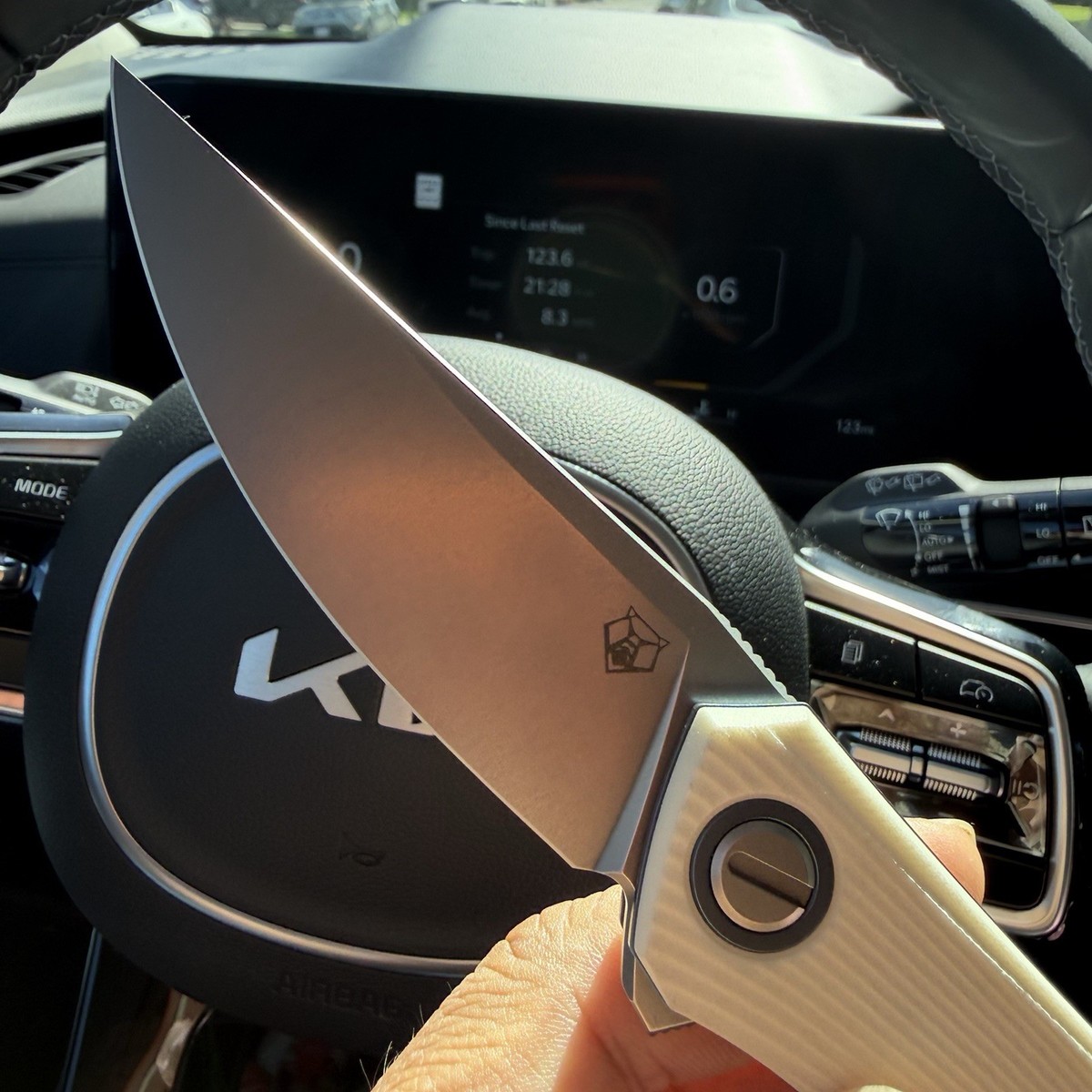 Shirogorov Q95 NY26 Year Edition – White Micarta Elmax Titanium