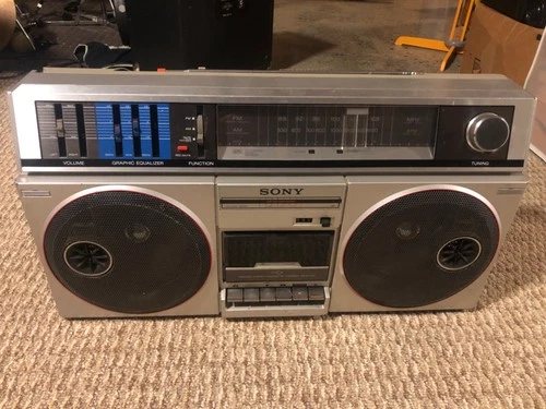 Sony 1980s CFS 500 boom box partially working