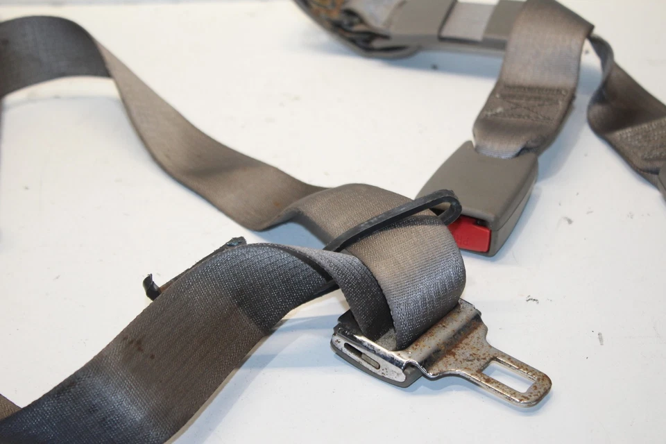 2003 HUMMER H2 6.0 后座皮带扣套装 原始设备制造商 — 第 4/4 张图片