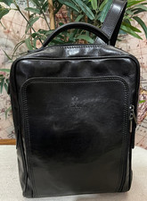 Zaino unisex in vera pelle conciata colore nero con tasche esterne