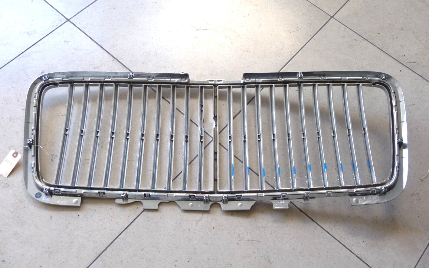 20-23 Bentley Flying Spur Front Radiator Grille Calendar 3SE853667A Damaged OEM