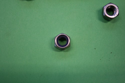 Sechskantmuttern selbstsichernd DIN 985 Edelstahl A2 V2a M30 rostfrei M3