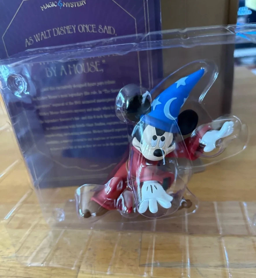 Caja de regalo de membresía dorada Disney D23 2024 - Mickey y Merlín Foto 4 de 4