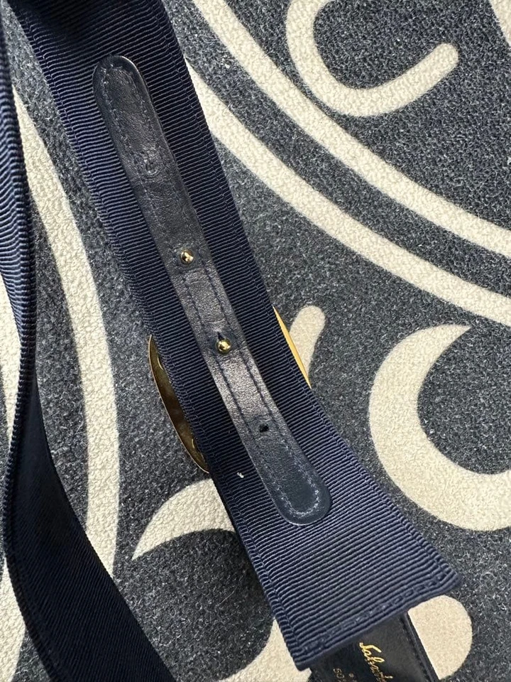 Salvatore Ferragamo Cinturón Azul Marino Vara Cinta Oro Foto 4 de 4