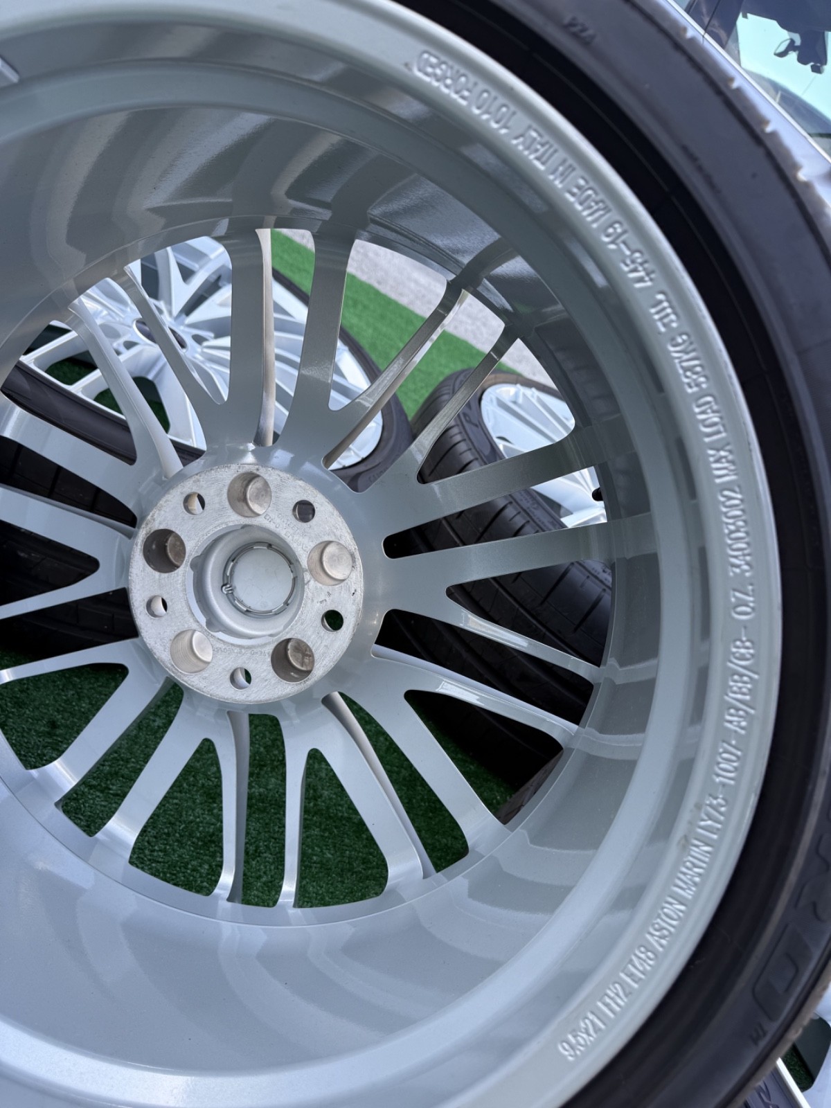 Set Aston Martin DBS Wheels Forged 21 inch OEM MINT