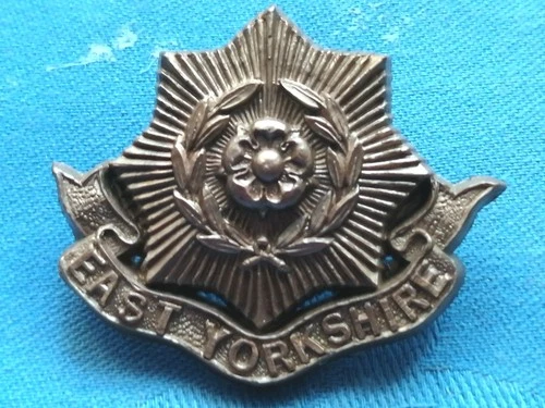WW2. The East Yorkshire Regiment economy issue cap badge.