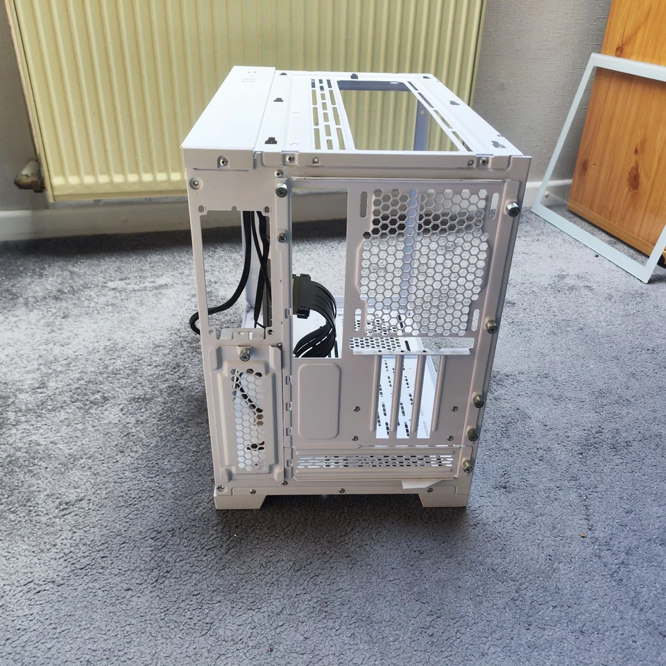 Lian Li O11 Dynamic Mini / SNOW EDITION Inklusive SFX Netzteil mit 800 Watt - Bild 3 von 4