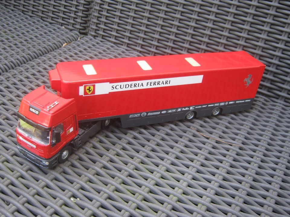 SEMI REMORQUE IVECO 1/43 scuderia alfa romeo