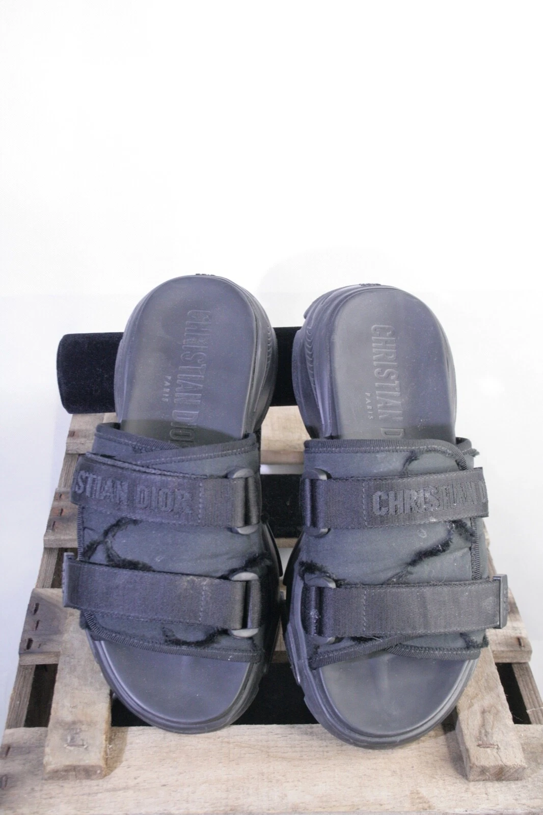Pantoufles Dior en noir avec logo taille 40 355/1/445 *veuillez mesurer*