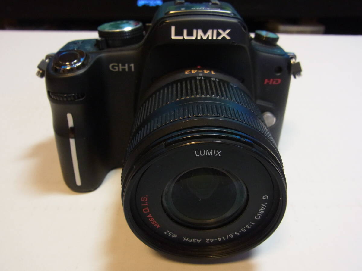 Panasonic LUMIX DMC-GH1 14-42mm zoom lens black 9915 shots Panasonic LUMIX DMC-GH1 14-42mm zoom lens black 9915 shots
