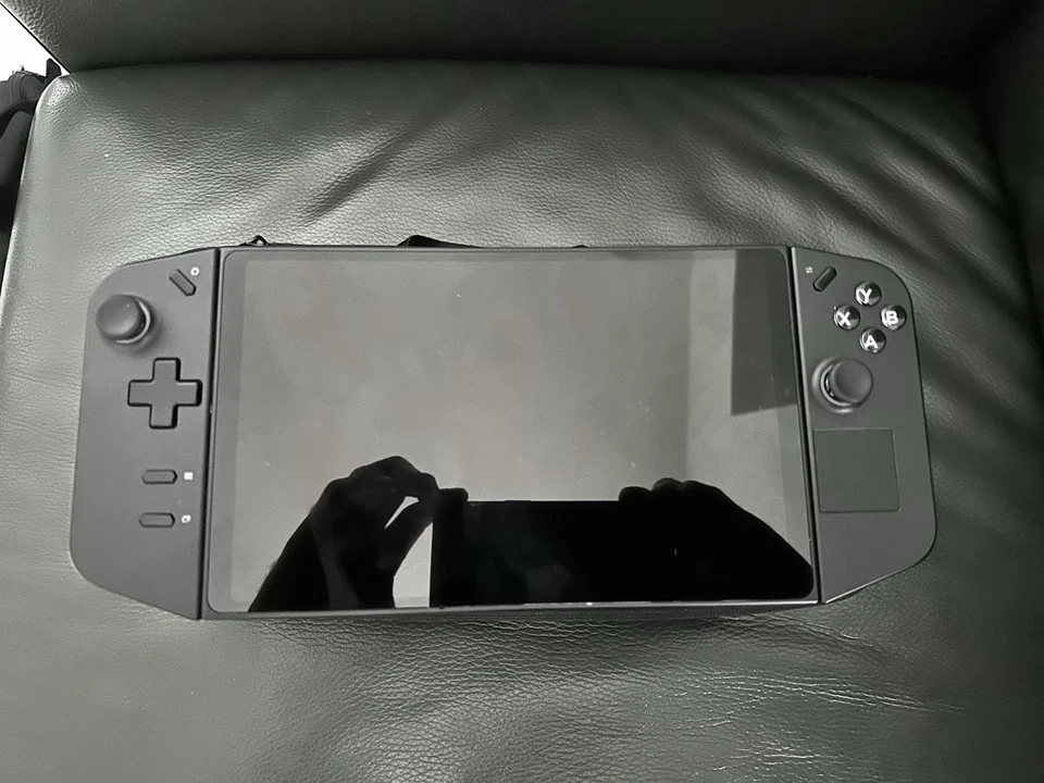 Lenovo Legion Go 1TB en excelente estado con funda y cargador Foto 3 de 4