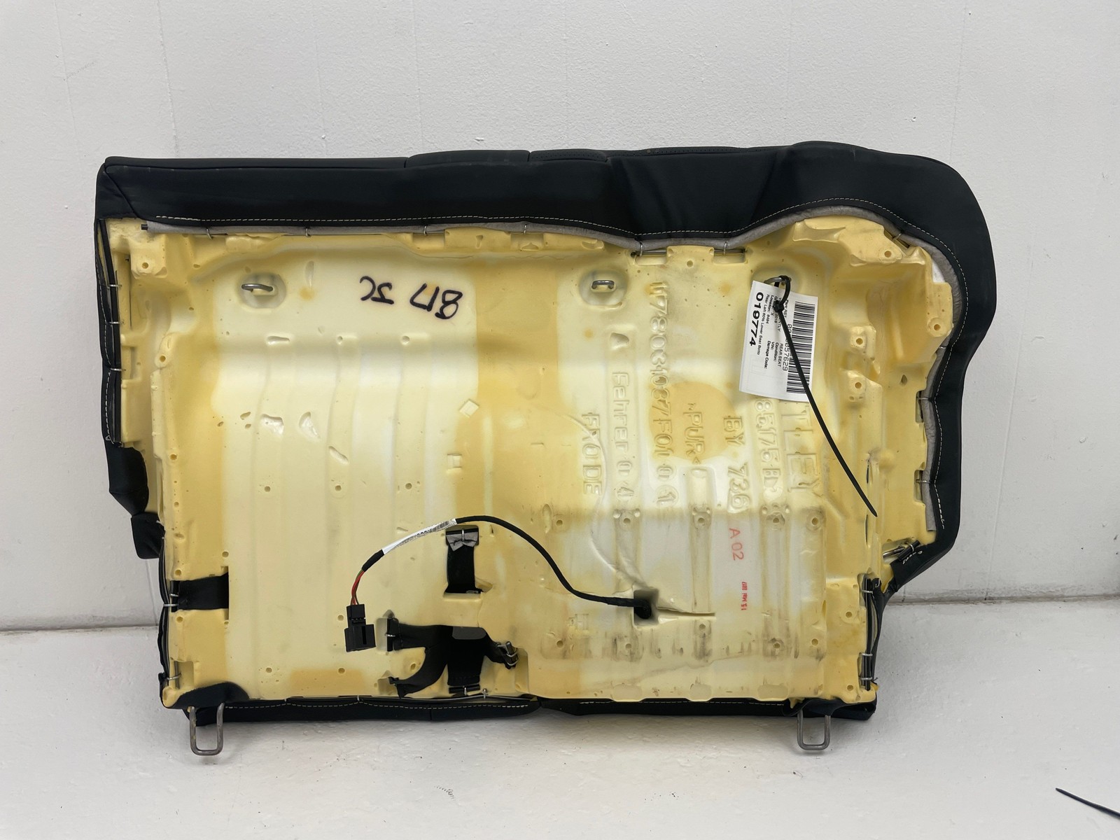 2015-2020 BENTLEY BENTAYGA Rear Left 60% Lower Seat Bottom Cushion Black Leather