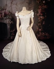 1990s Silk Wedding Dress w/Ribbon Rose Appliqu   Court Train size 6/8