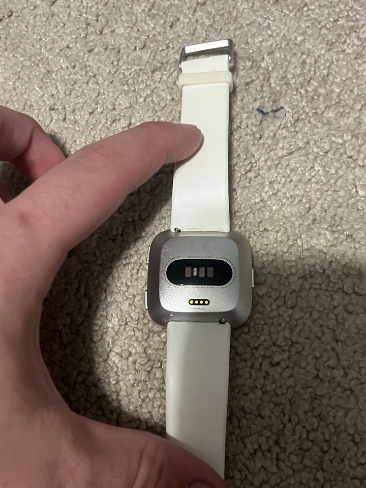 Fitbit Versa Lite Edition FB415 Smartwatch Activity Tracker White untested  - Image 4 of 4