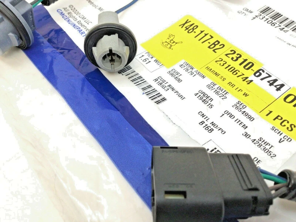 Chevrolet Tahoe Suburban 2015-2020 lámpara trasera enchufe y arnés de cableado nuevo OEM Foto 4 de 4