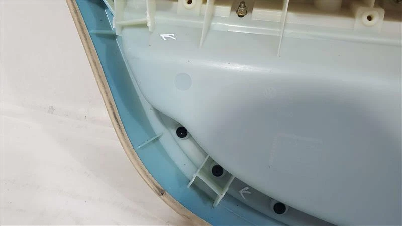 Panel de moldura de puerta interior trasero derecho 2 lengüetas rotas OEM 2004 Volkswagen Phaeton Foto 4 de 4