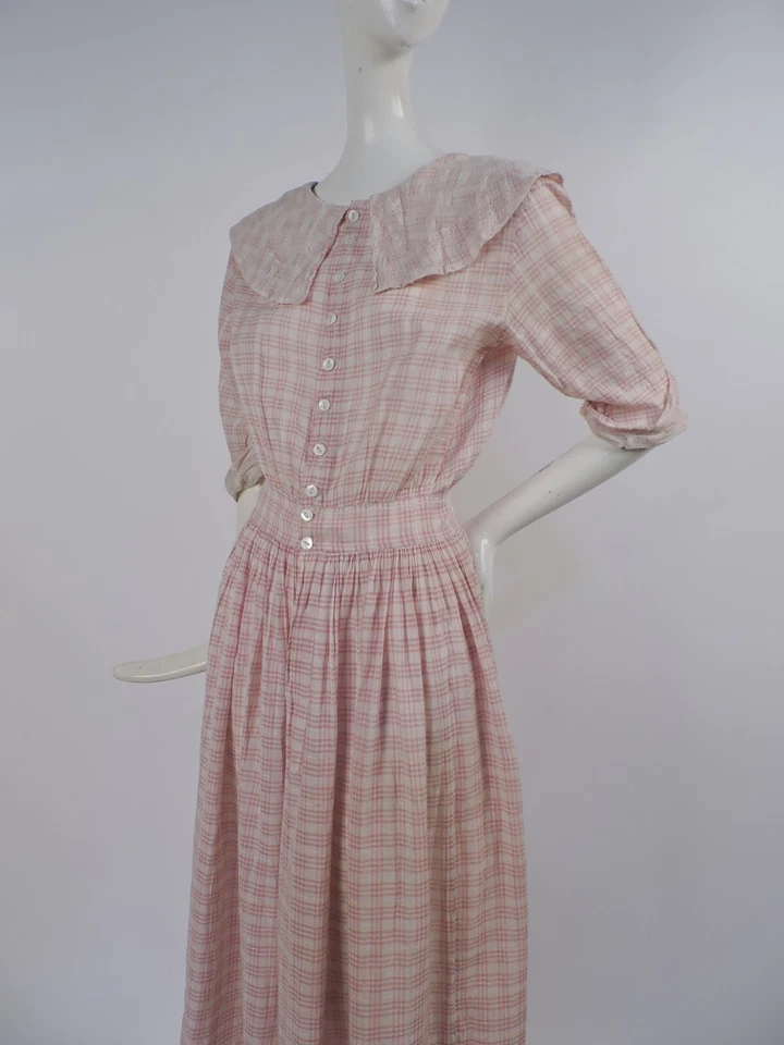 VESTIDO DE DÍA EDUARDIANO ESTAMPADO ROSA Y BLANCO ALGODÓN CON CUELLO DE RED Foto 4 de 4