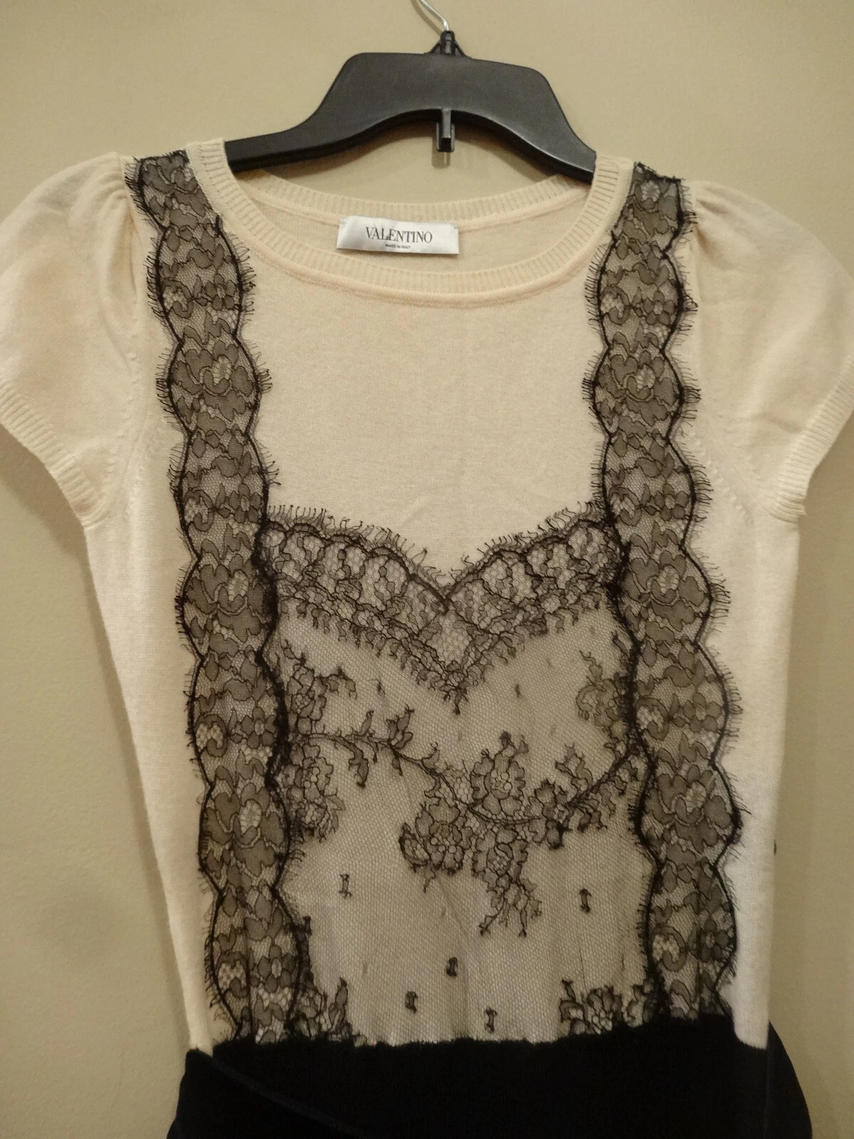 Abito in maglia manica corta con orlo in pizzo nero VALENTINO. Taglia S.