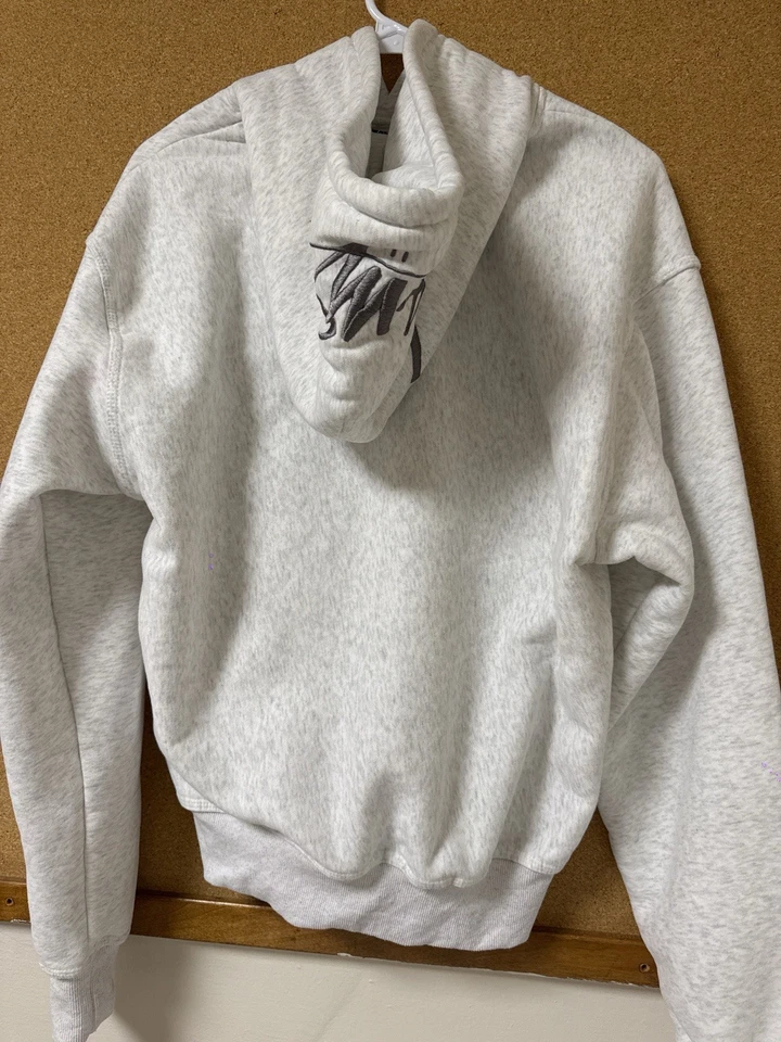 Sudadera con Capucha Stussy Logo Bordado - Gris Brezo Claro - Talla L - 100% Auténtica Foto 2 de 4