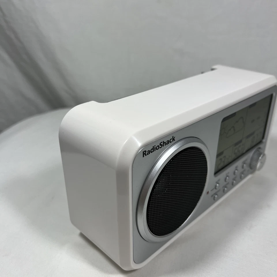 Radio Shack LCD Display AM/FM/Weather Tabletop Radio White 1201476 - Image 2 of 4