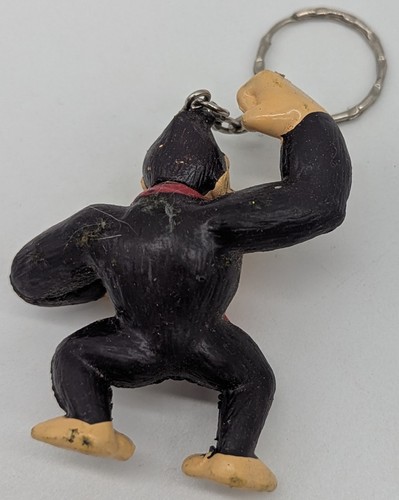 Nintendo Donkey Kong Plastic Figure Figurine 2008 2.75” Keychain Keyring - Picture 2 of 2
