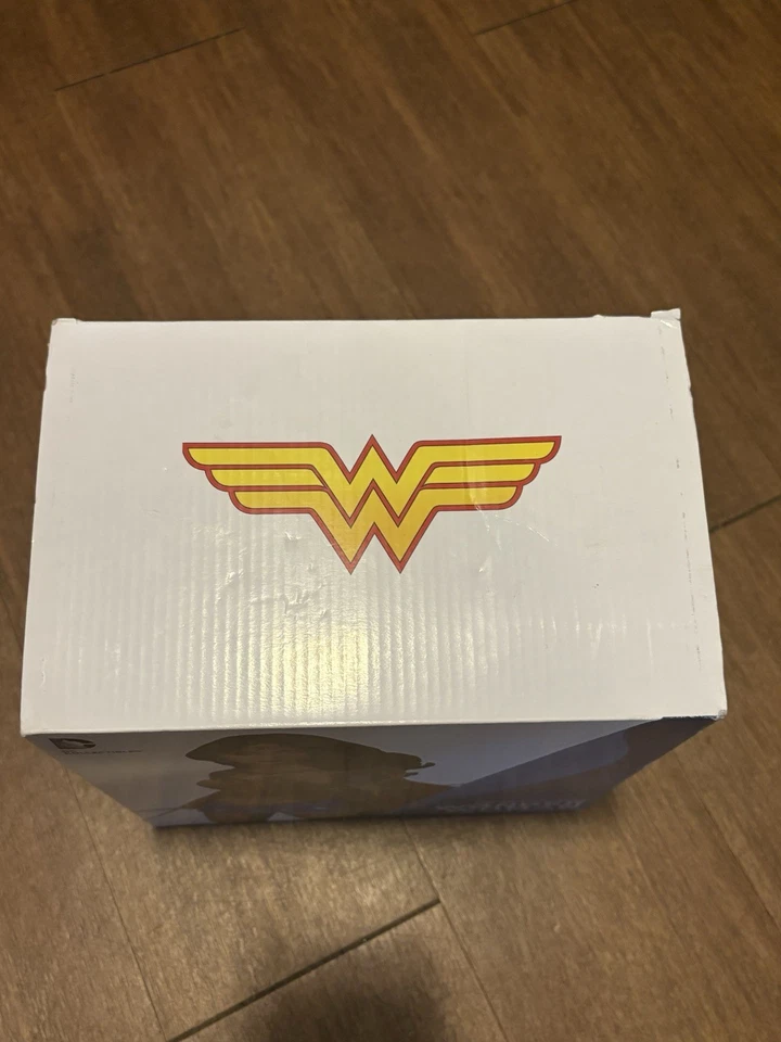 Estatua de la Mujer Maravilla "El Arte de la Guerra" de David Finch de DC Collectibles Foto 2 de 4