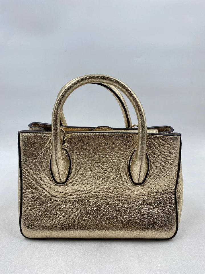 Bolso Henri Bendel de cuero dorado con asa superior Foto 2 de 4