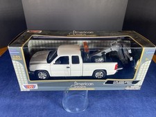 Motor Max American Classics 2006 Chevy Silverado 1500 1:25 Scale White