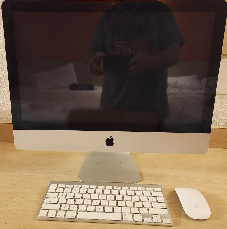 2010 iMac 21.5" 3.06/2x2GB/500GB/4670/SD/WLMKB ALL-IN-ONE MC408LL/A Model A1311 - Image 2 of 4