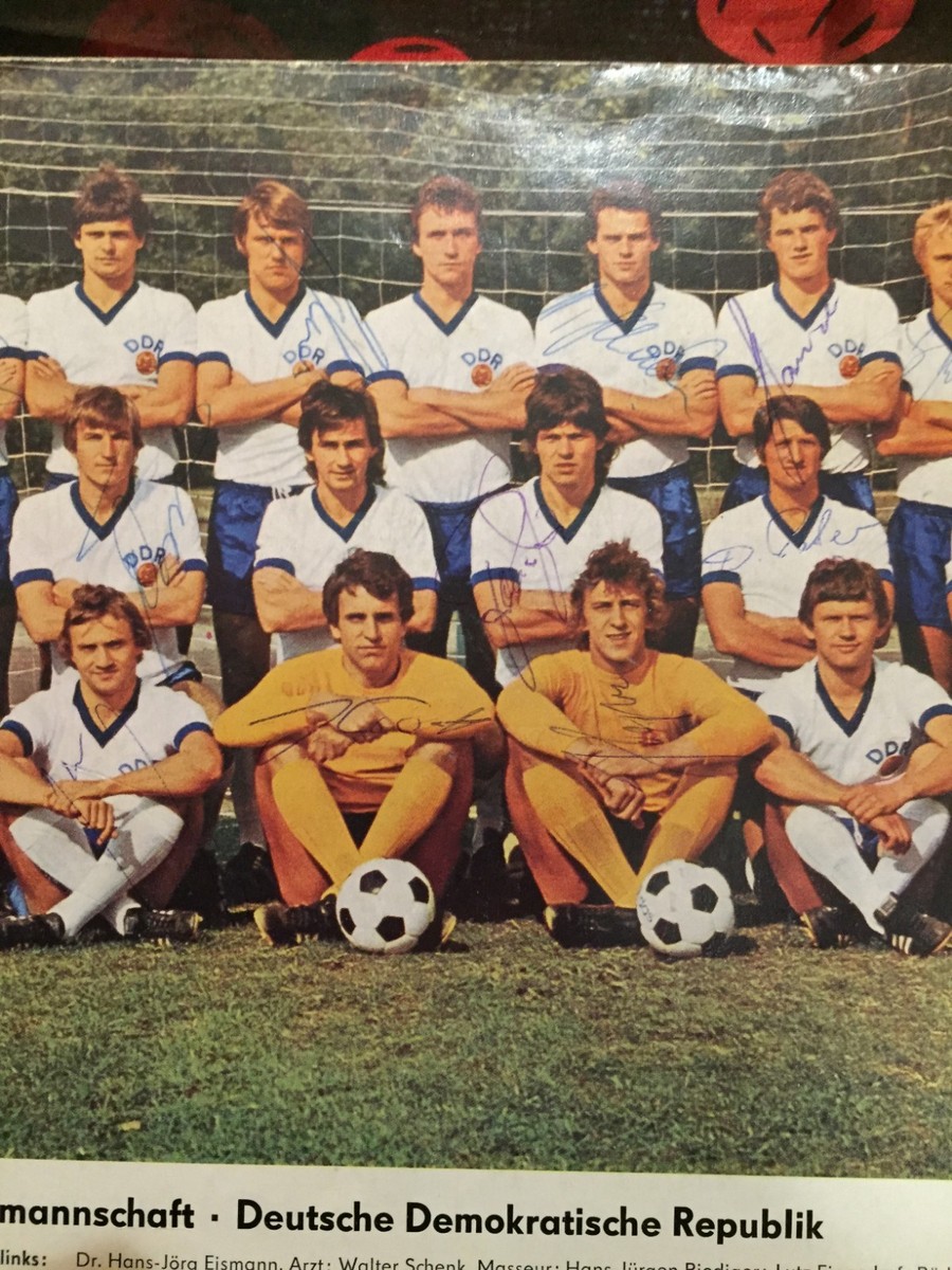 Photo D'équipe De La RDA 1978 Avec 15 Autographes Originaux – Buschner, Croy – Souvenir Football Historique