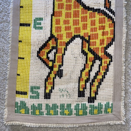 Vintage Giraffe Wall Hanging Latch Hook Rug Baby Growth Chart - Picture 6 of 8