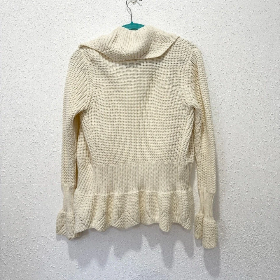 BCBGMaxAzria Jersey Cuello Chal Delantero Abierto Punto Volantes M Foto 4 de 4