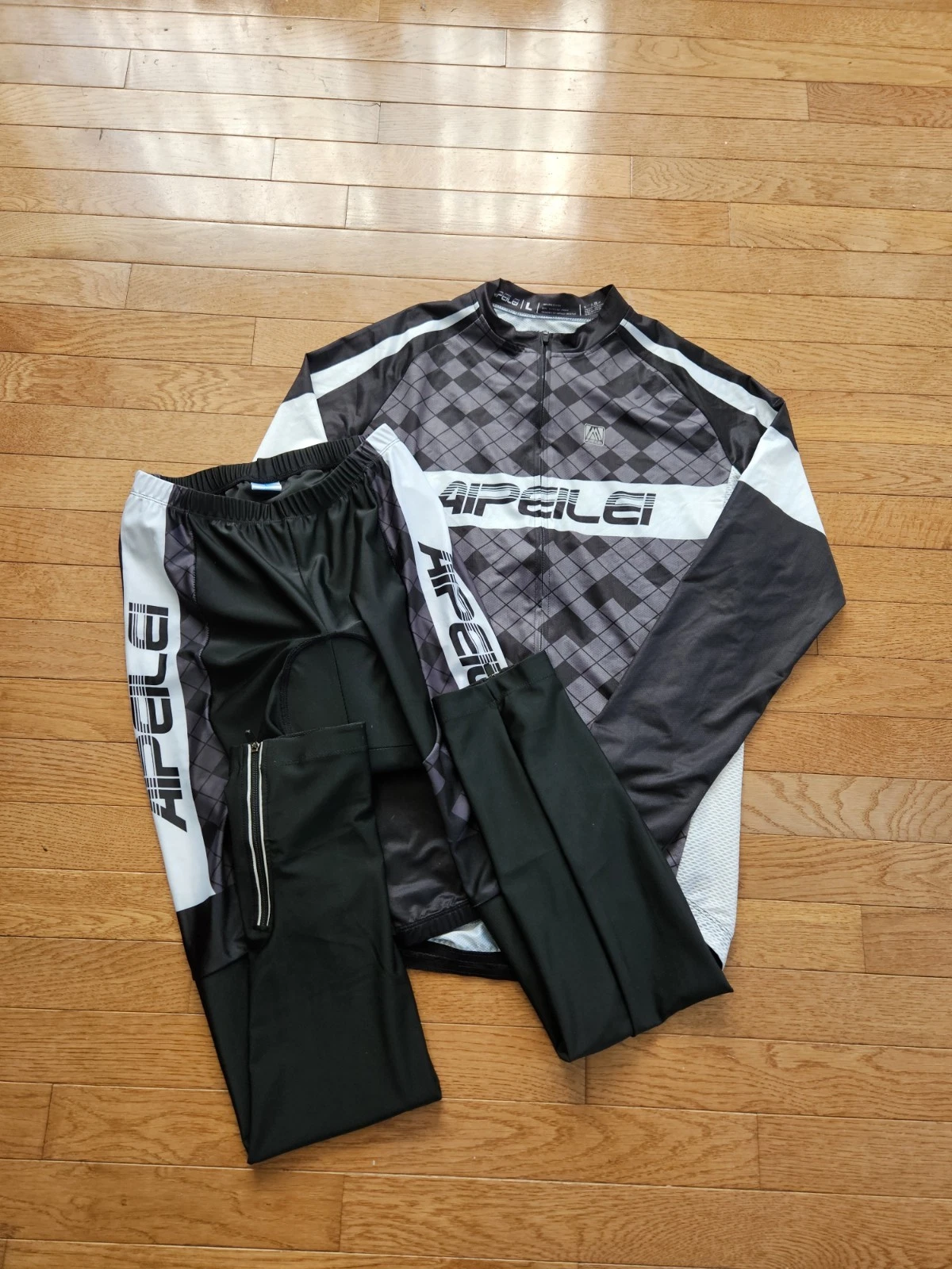 Aipeilei Cycling Apparel White/ Black/Gray Jersey & Pants Tights Set Large
Opens in a new window or